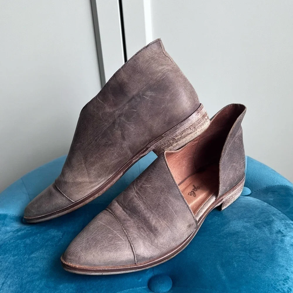Free People Royale Flat Taupe Brown Leather Slip On Made Spain Sz 37 US 7
